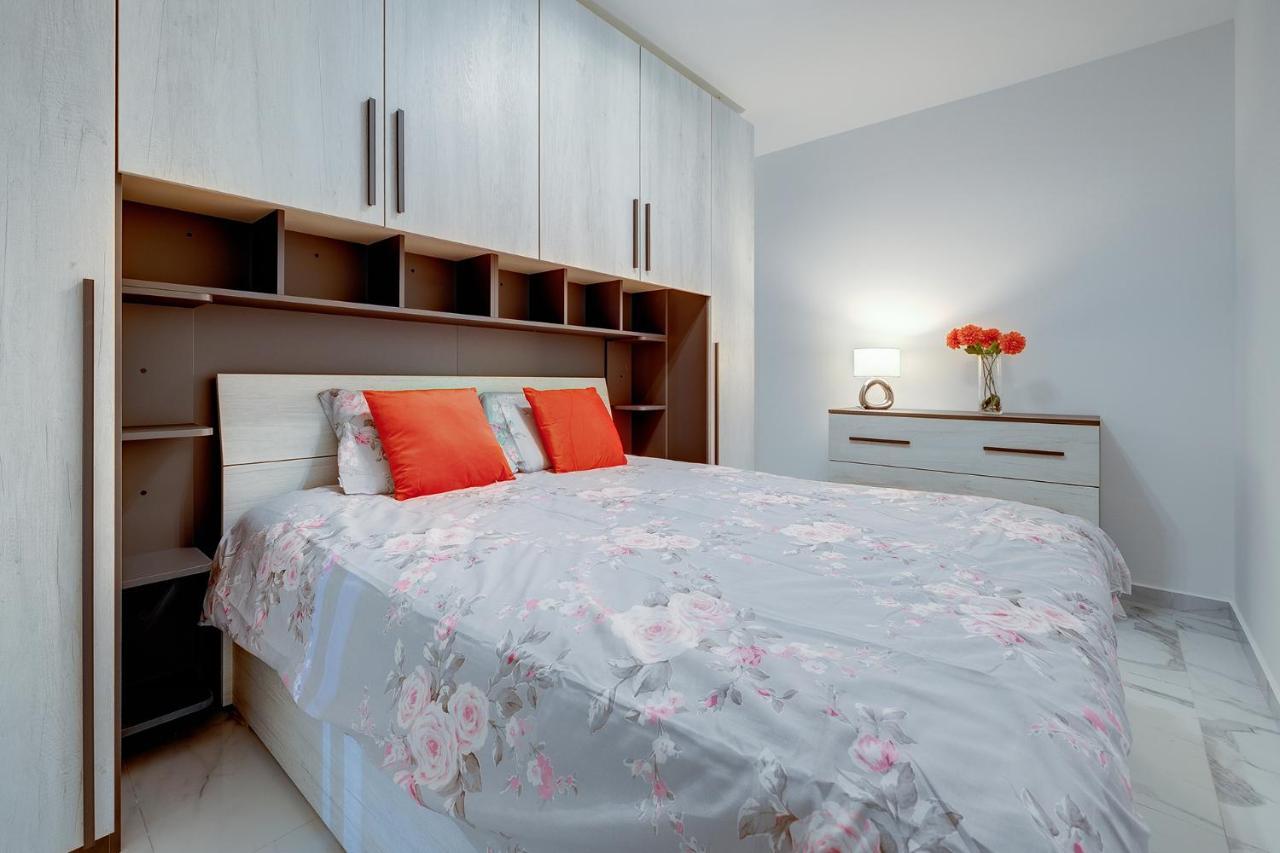 Splendid 2Br Apartment, Steps To St Georges Bay San Ġiljan Extérieur photo