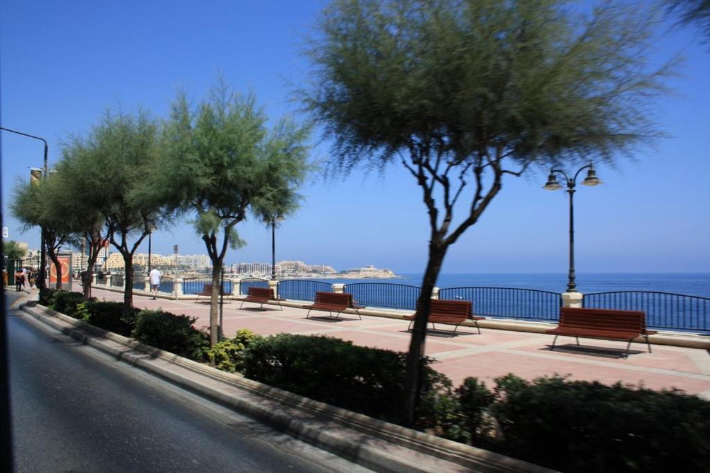 Splendid 2Br Apartment, Steps To St Georges Bay San Ġiljan Extérieur photo