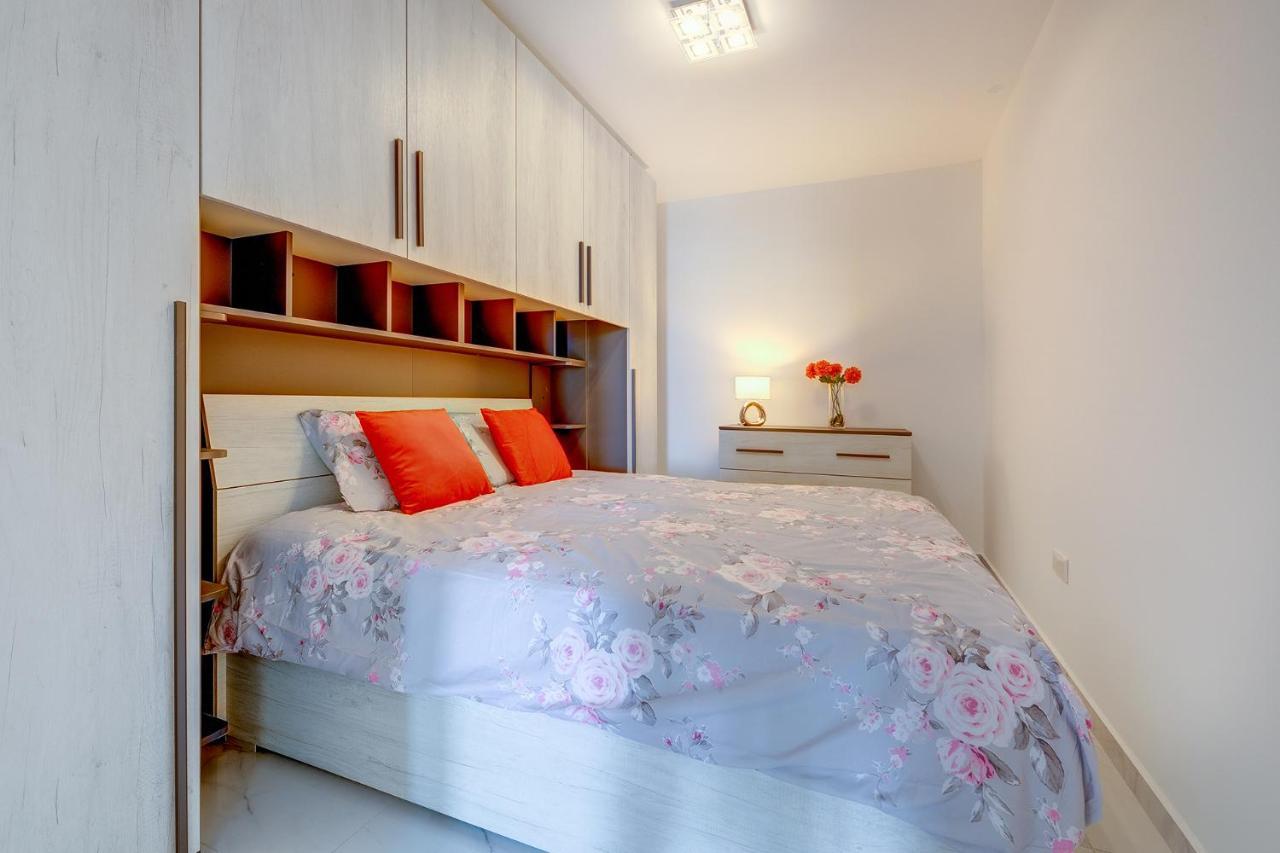 Splendid 2Br Apartment, Steps To St Georges Bay San Ġiljan Extérieur photo