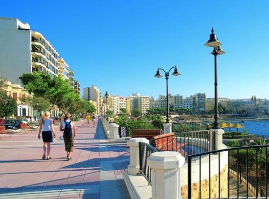 Splendid 2Br Apartment, Steps To St Georges Bay San Ġiljan Extérieur photo